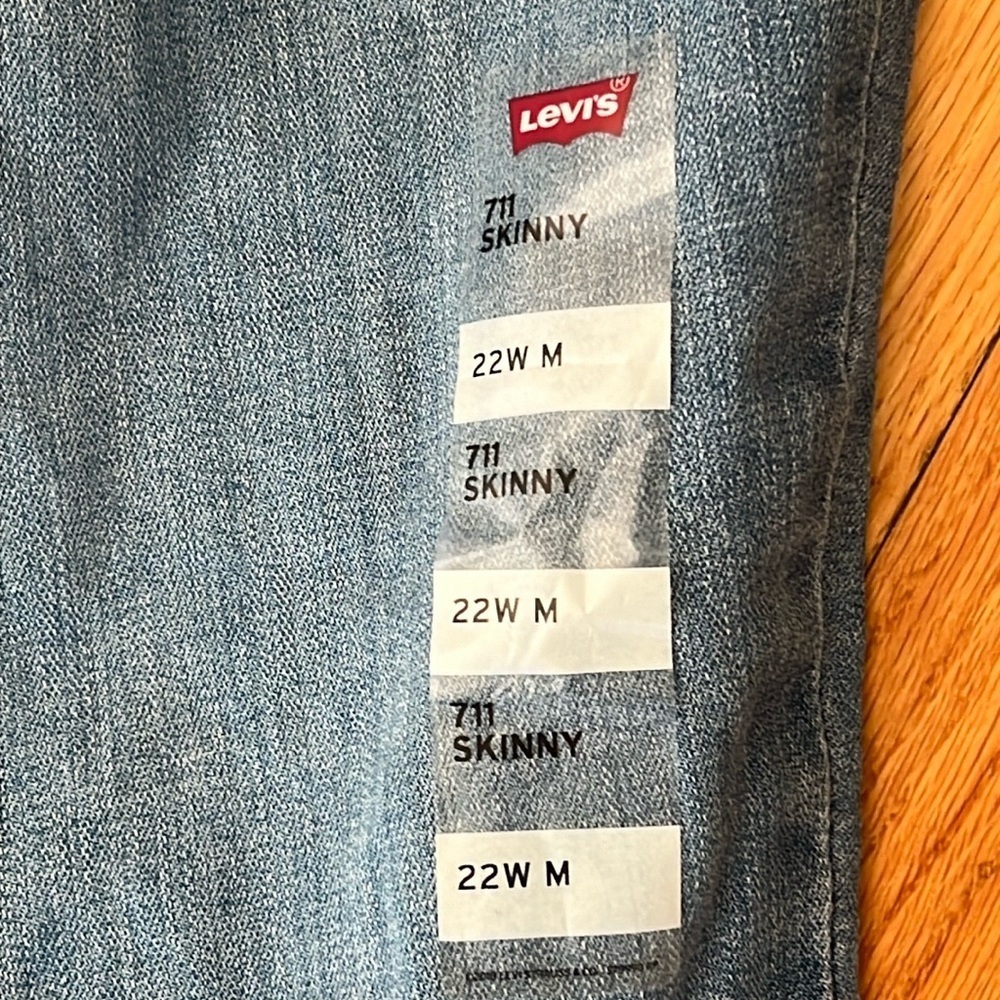 - Levi’s 711 skinny - Picture 2 of 4